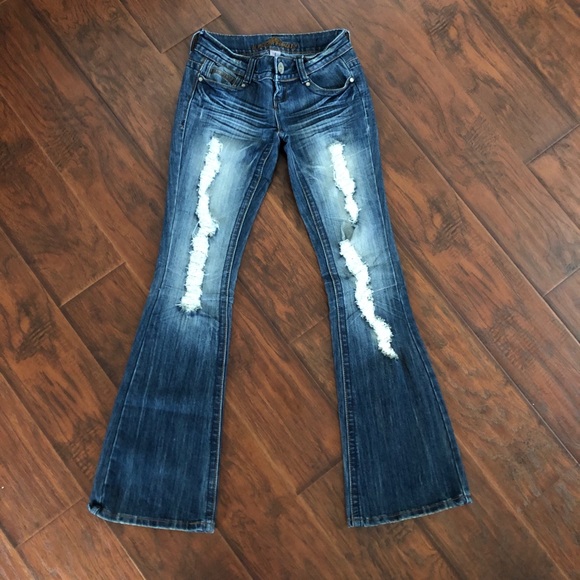 Almost Famous JEANS - Picture 1 of 3